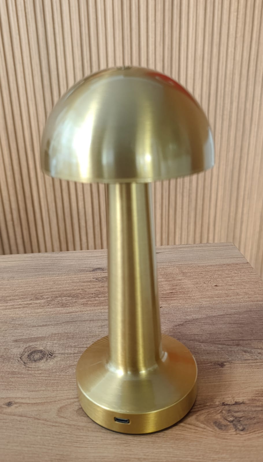 ŞARJLI LED MASA LAMBASI